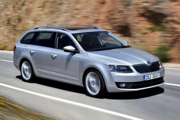 La Skoda Octavia Wagon viaggia indisturbata