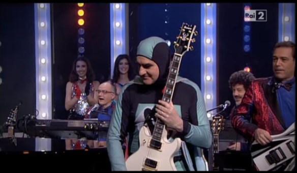 Mangoni nei panni di Supergiovane