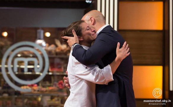 Enrica abbraccia Bastianich