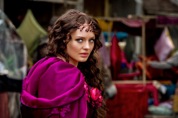 Lucrezia Donati (Laura Haddock)