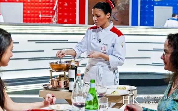 Laura cucina il Filetto in sala