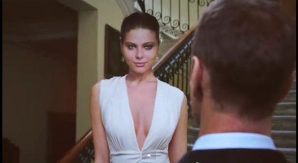 Ornella Muti si cambia