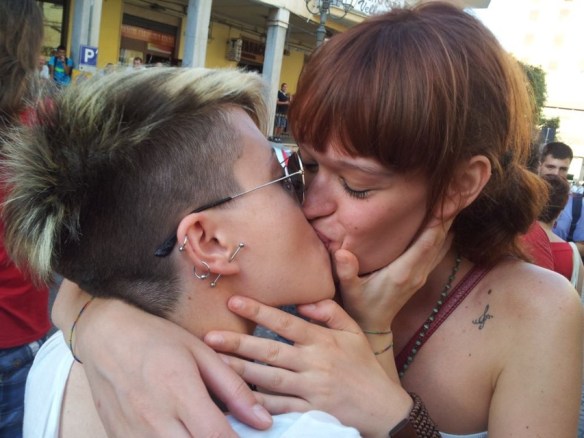 Un bacio tra lesbiche