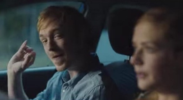 Andrea le insulta, strategicamente, il padre