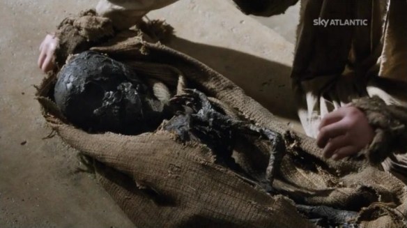 La bimba carbonizzata