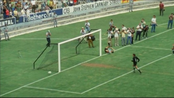 La palla esce a pochi centimetri dal palo