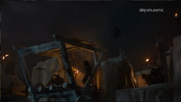 Il Corvo trafitto vola per tutto il castello