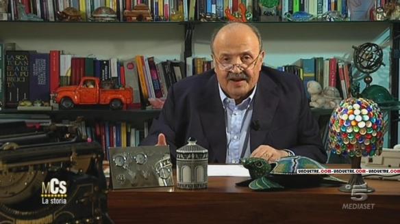 Maurizio Costanzo introduce gli spezzoni