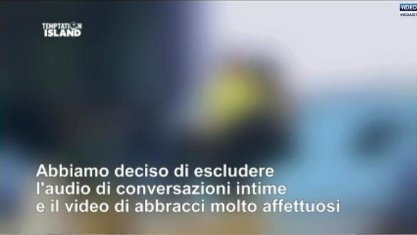 Due si ammucchiano, pardon si scambiano abbracci affettuosi, quindi vengono cnsurati