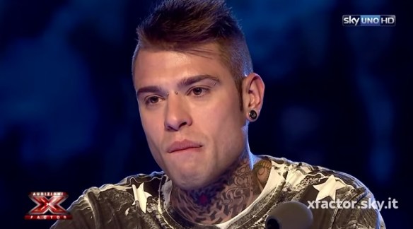 Fedez ormai piange ogni 5 minuti. Lo vedesse Gasparri!